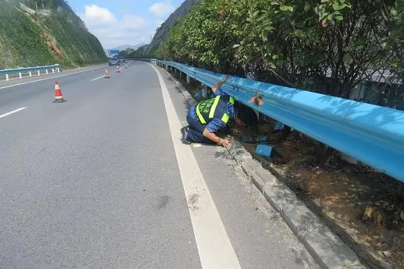 五家渠高速路波形护栏